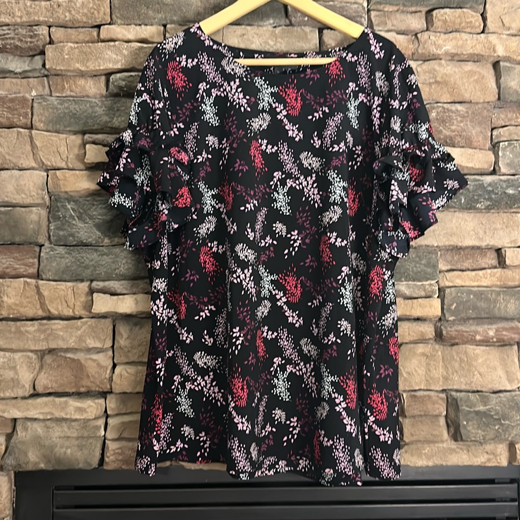 Floral Ruffle Sleeve Top - Black And Pink